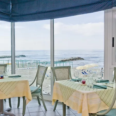 International Hotel 3*